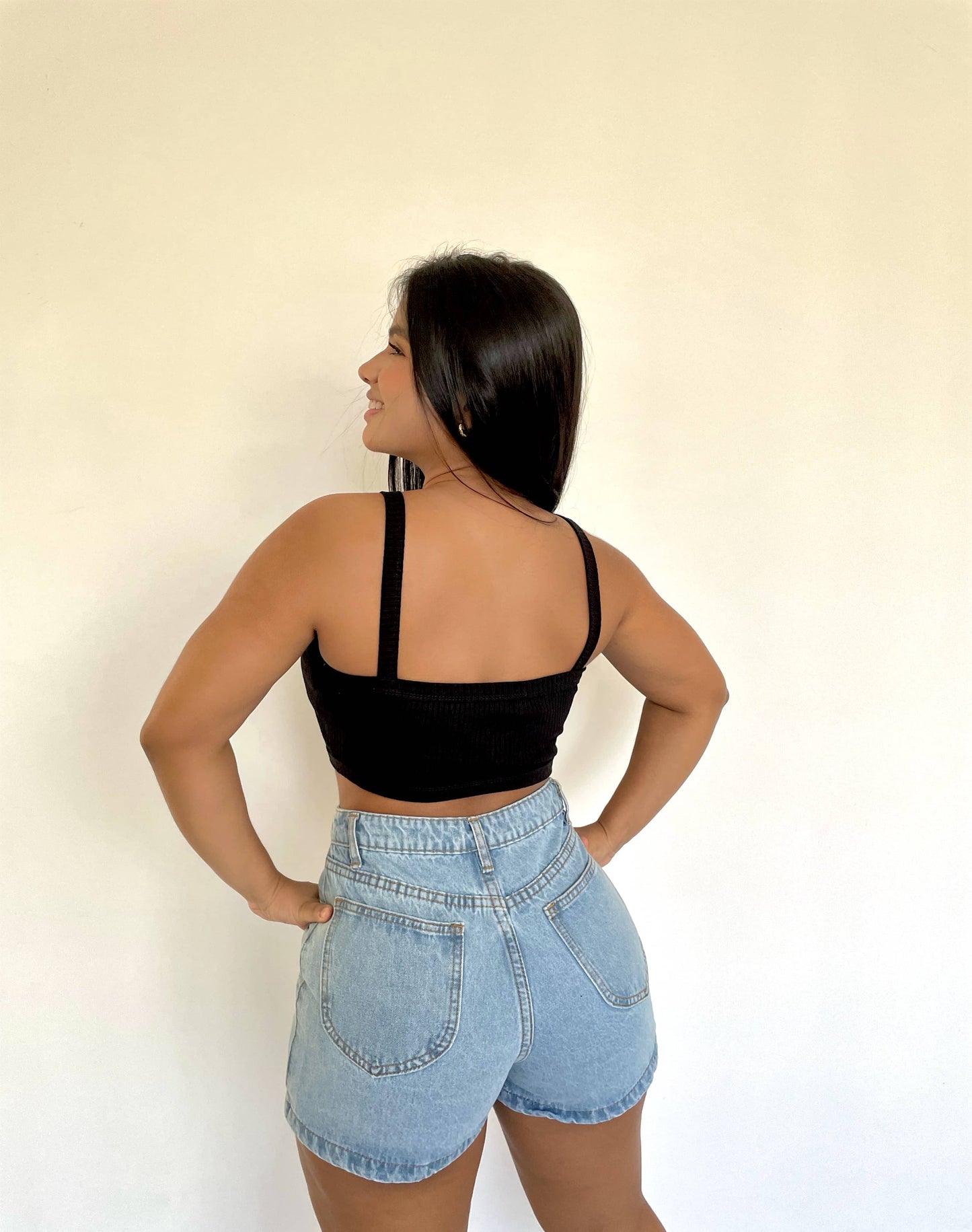 Crop top corto negro