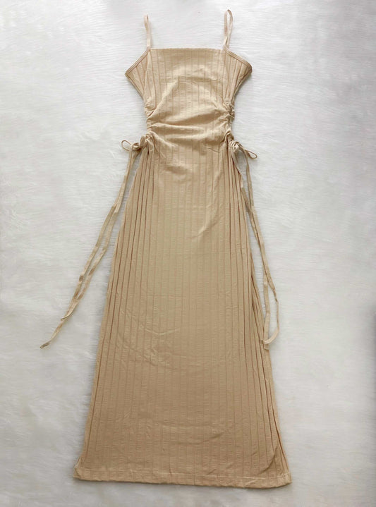 Vestido aberturas laterales beige