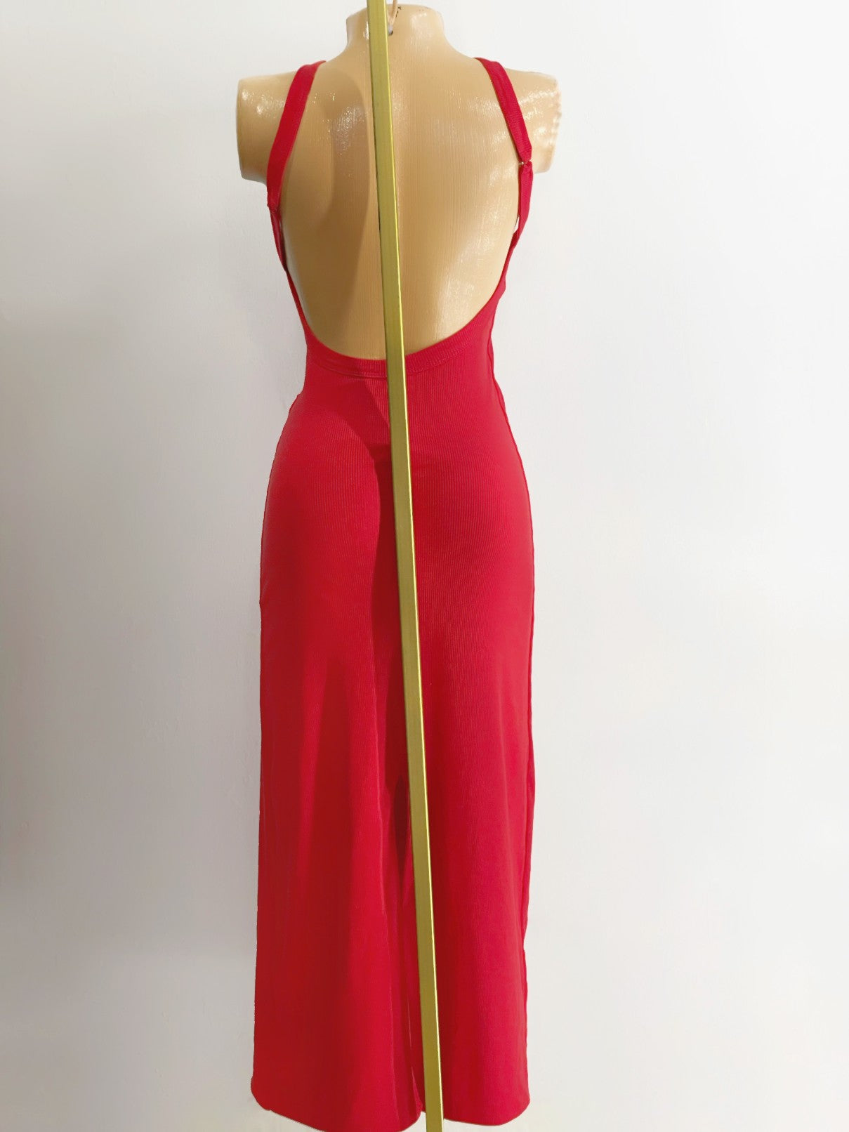 Vestido con abertura en la espalda rojo