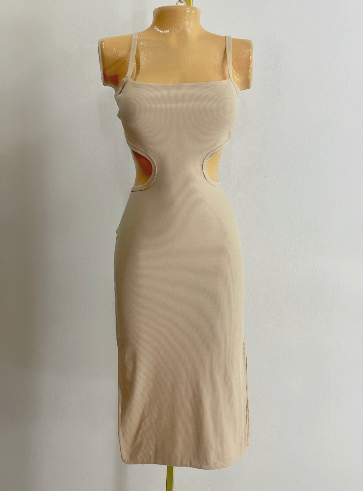 Vestido abertura espalda beige