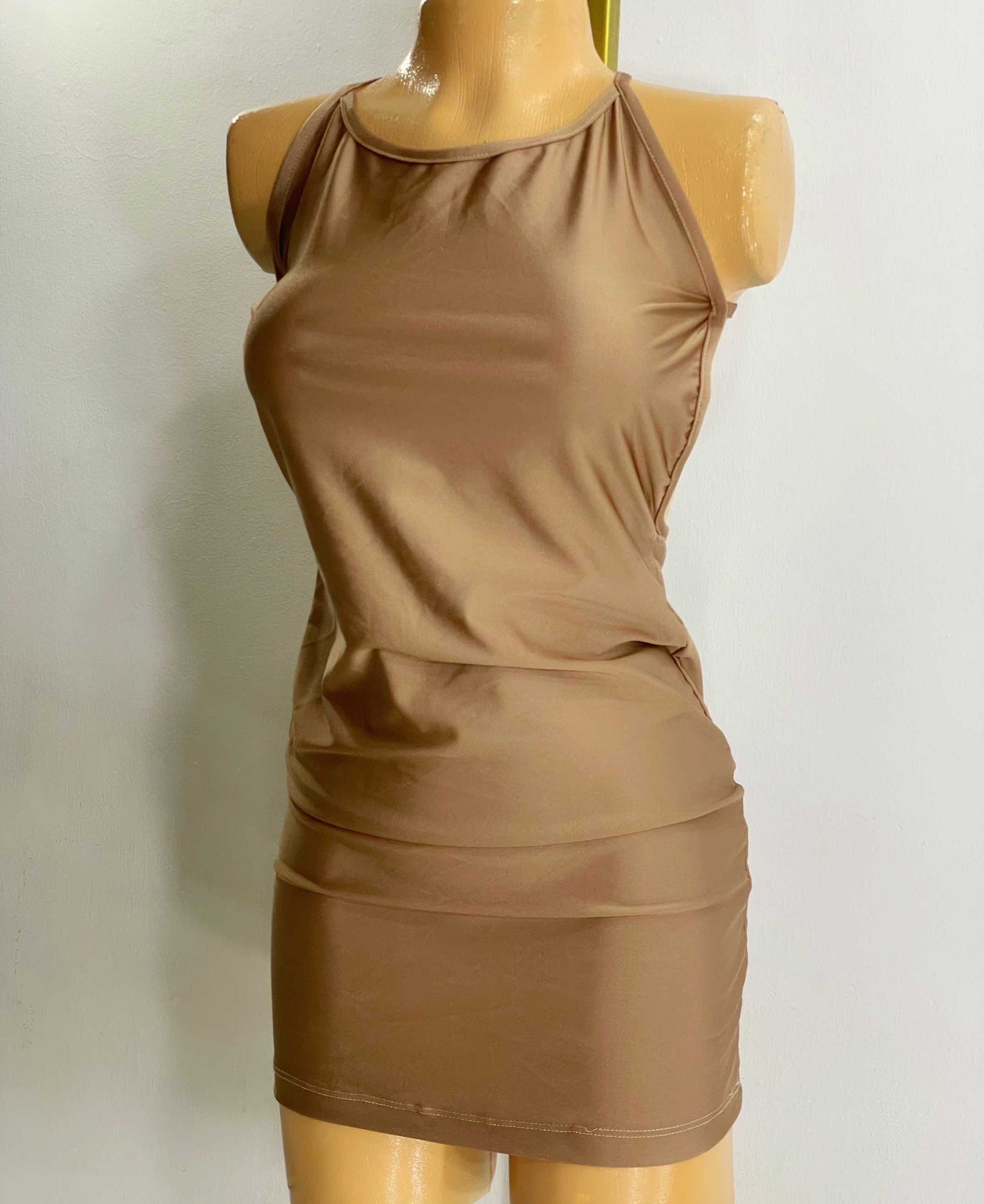 Vestido corto nude