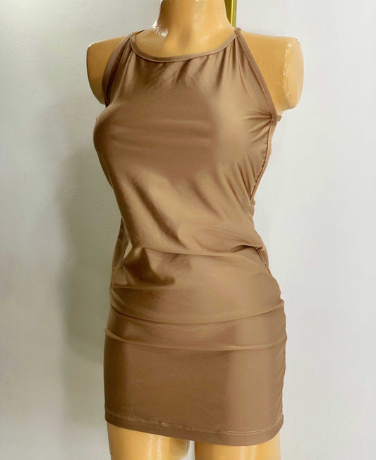 Vestido corto nude