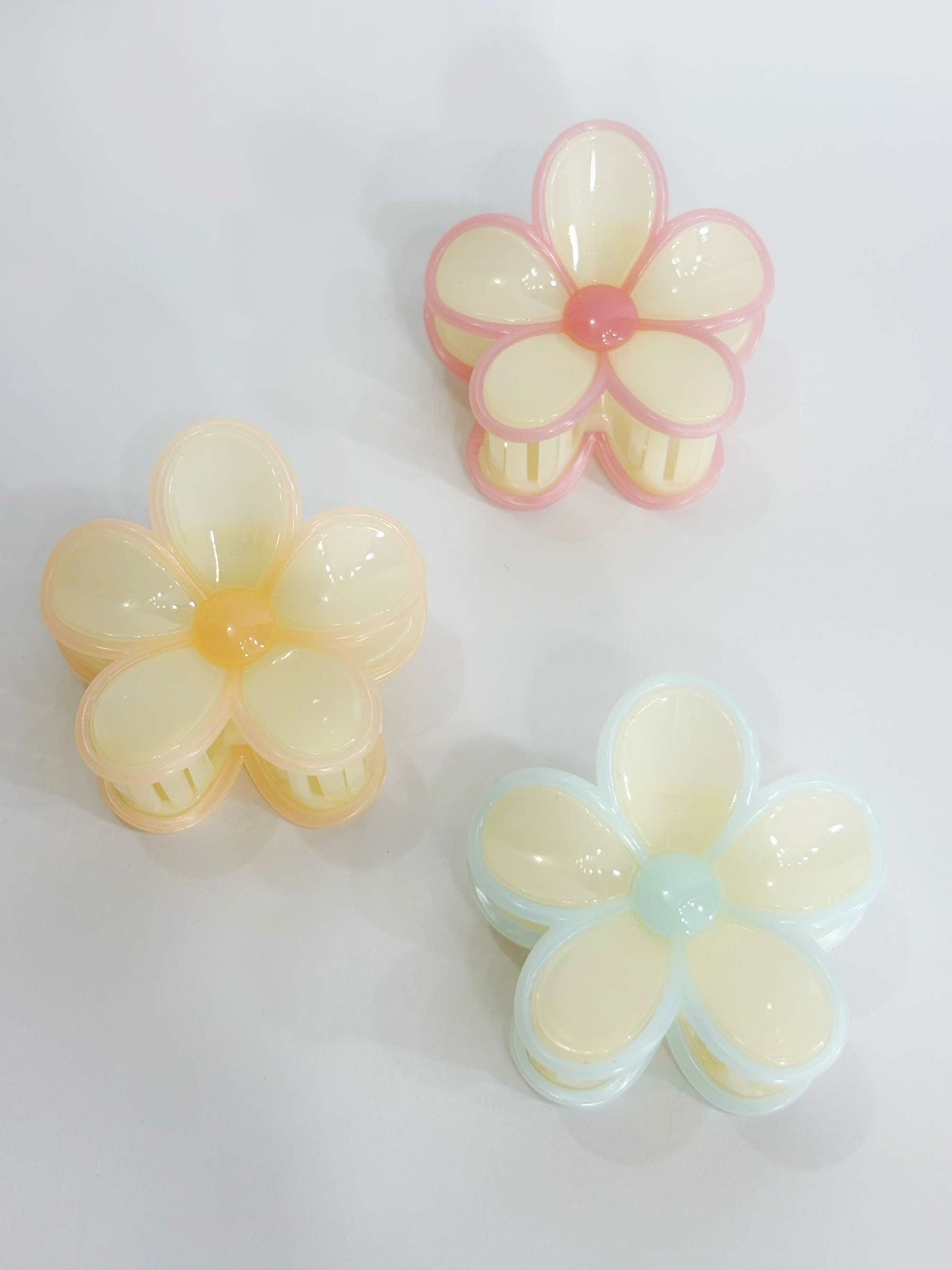 Pinza de cabello en forma de flor bicolor