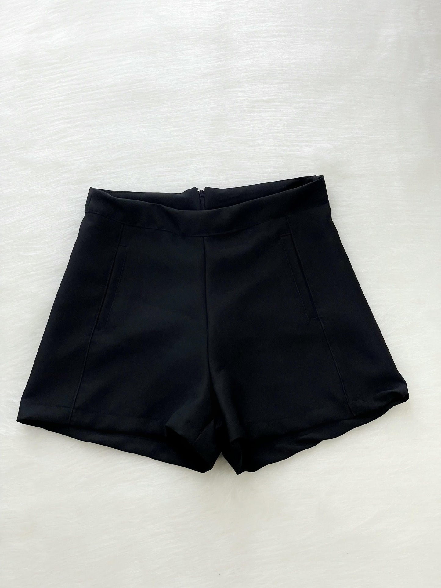 Short talle alto negro