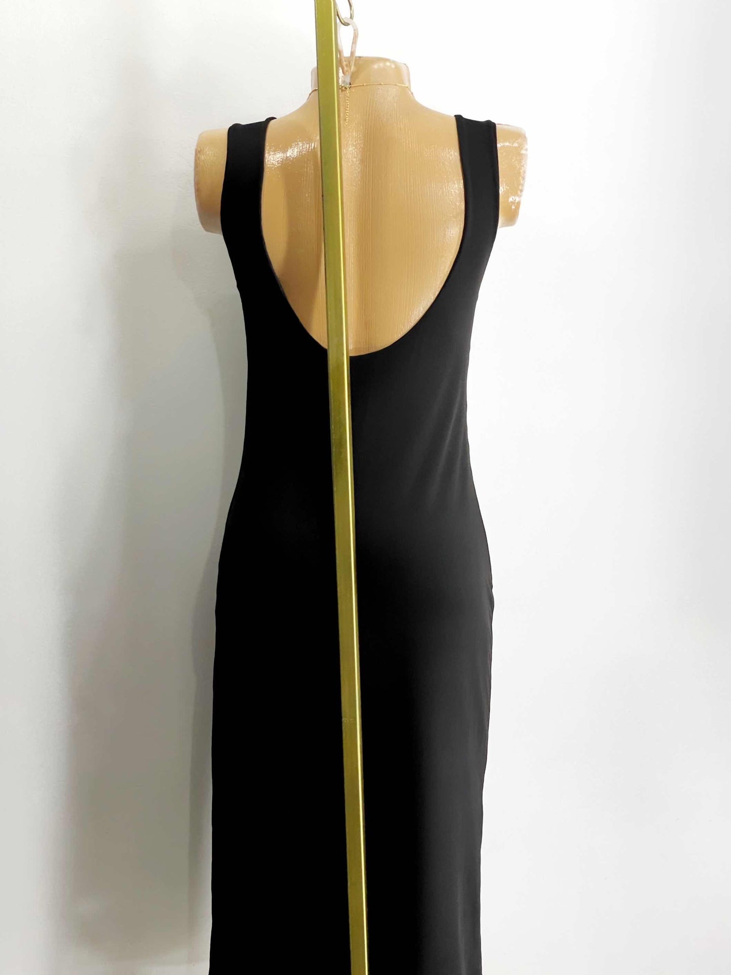 Vestido aberturas laterales negro