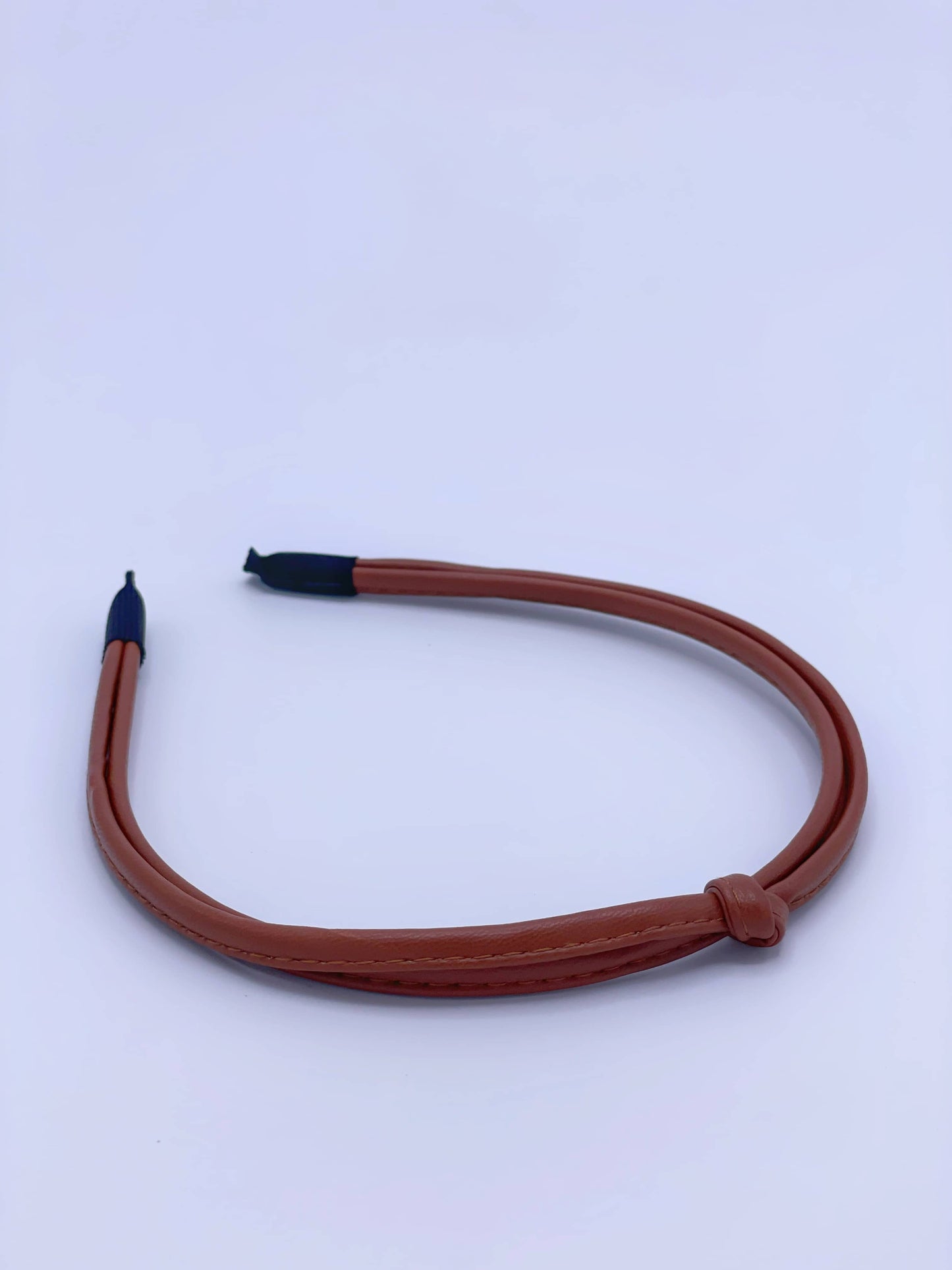 Diadema de material cuero sintético