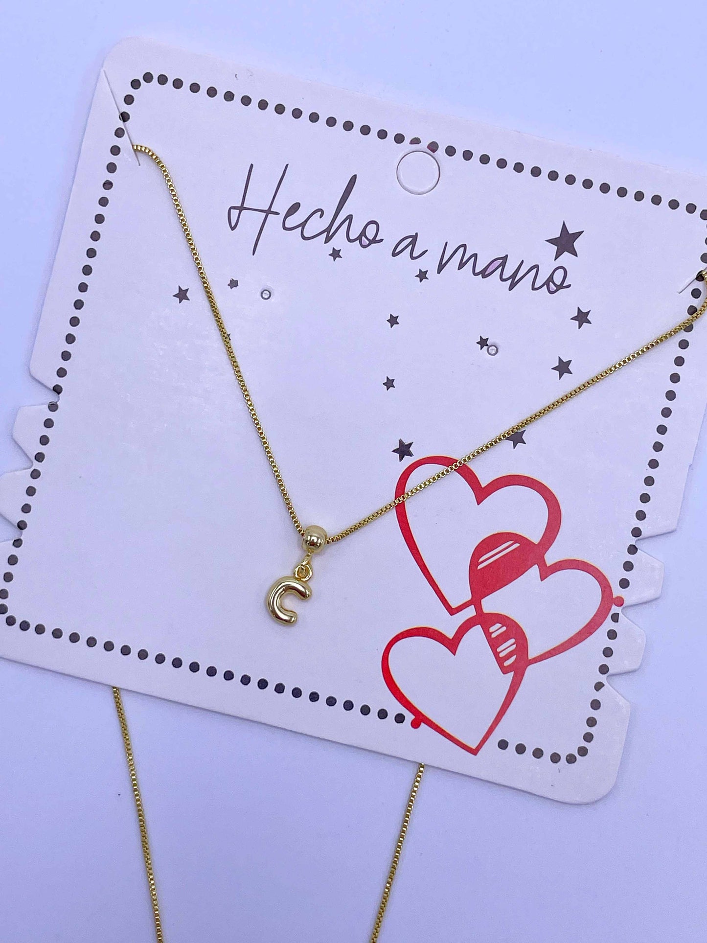 Cadena aguja con inicial