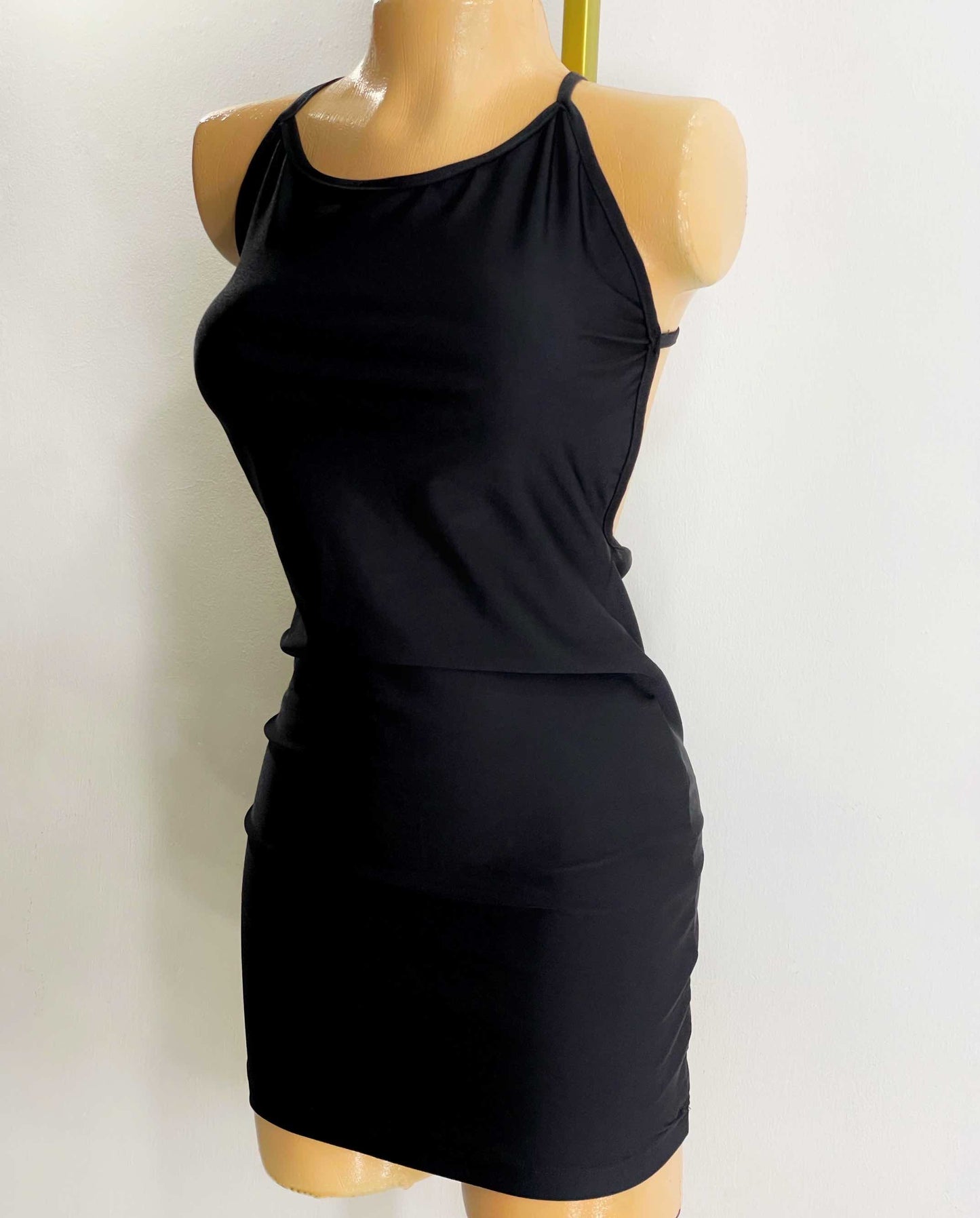 Vestido corto negro