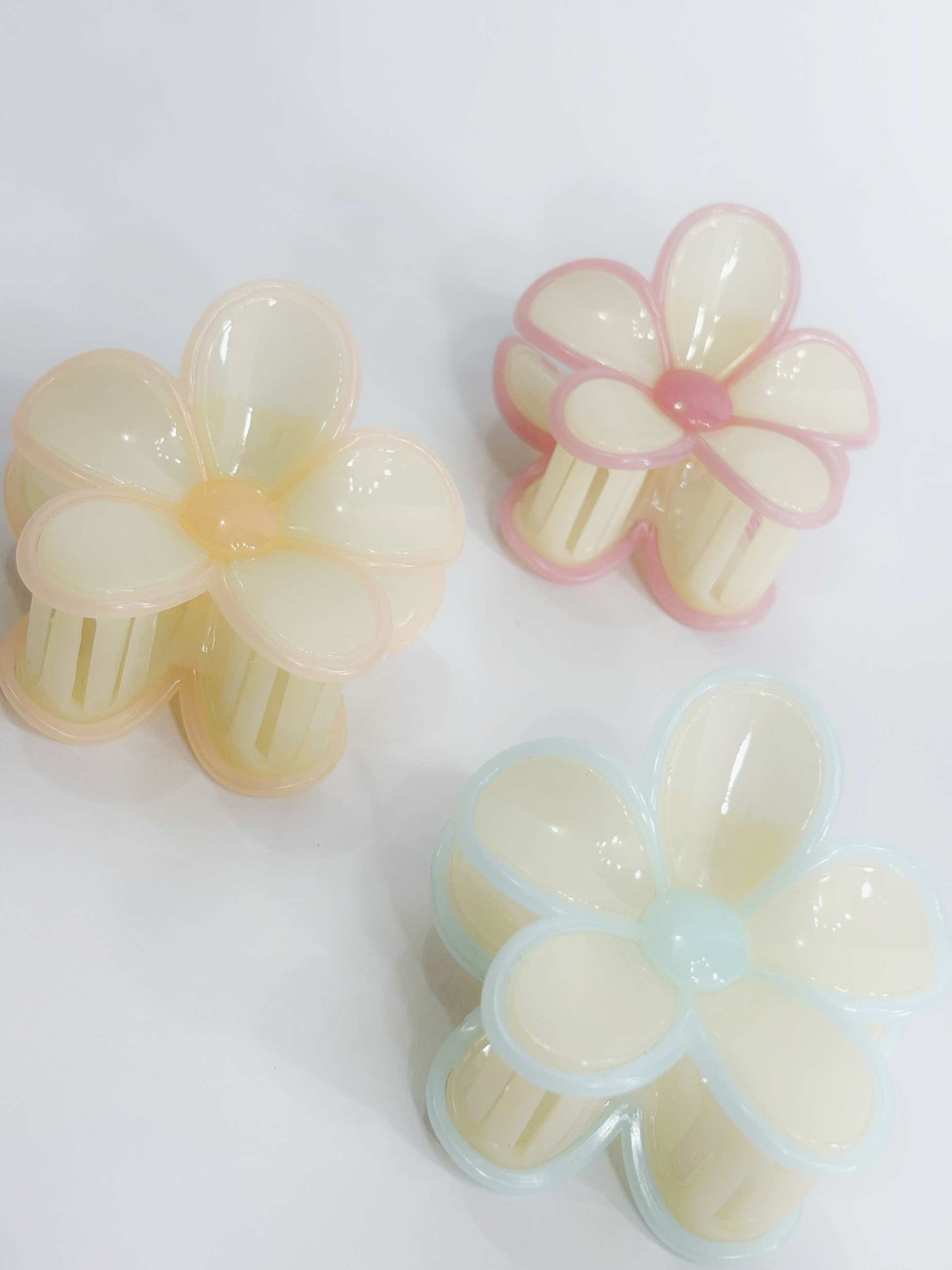 Pinza de cabello en forma de flor bicolor