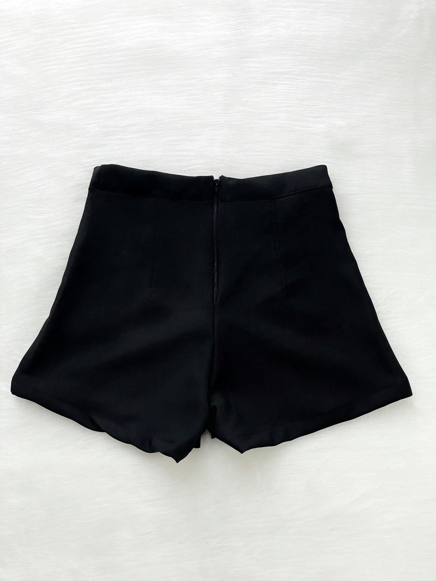 Short talle alto negro