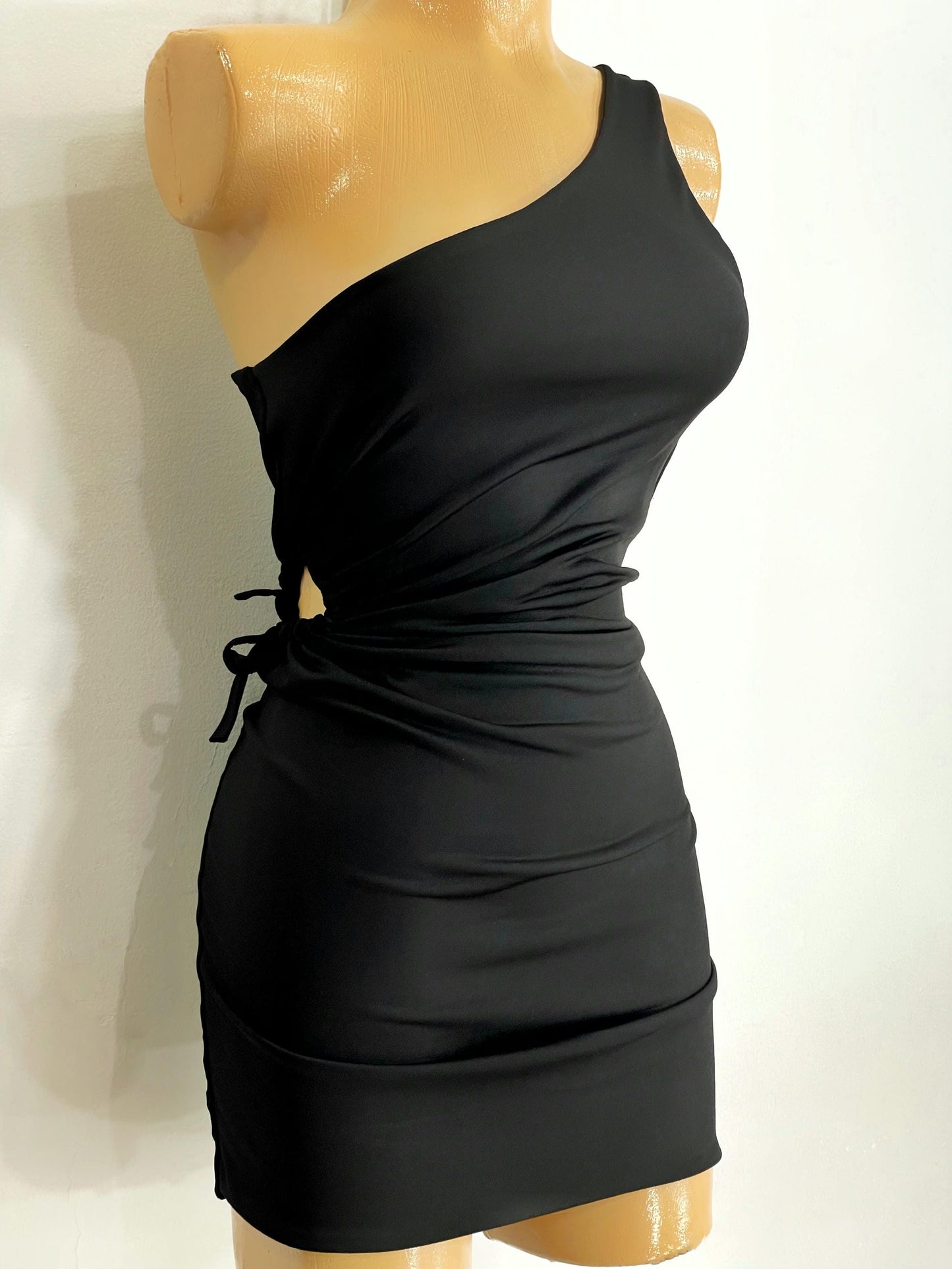 Vestido medio hombro