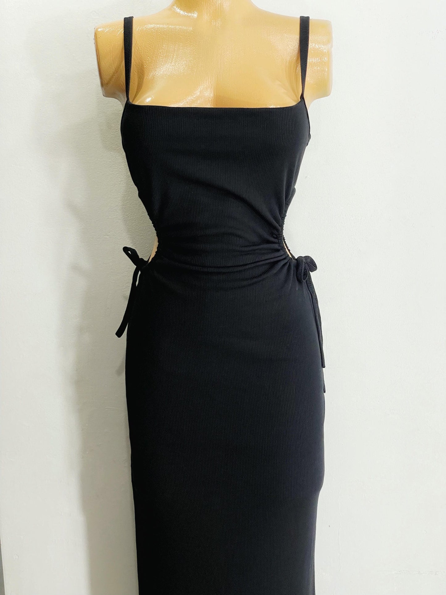 Vestido aberturas laterales beige negro