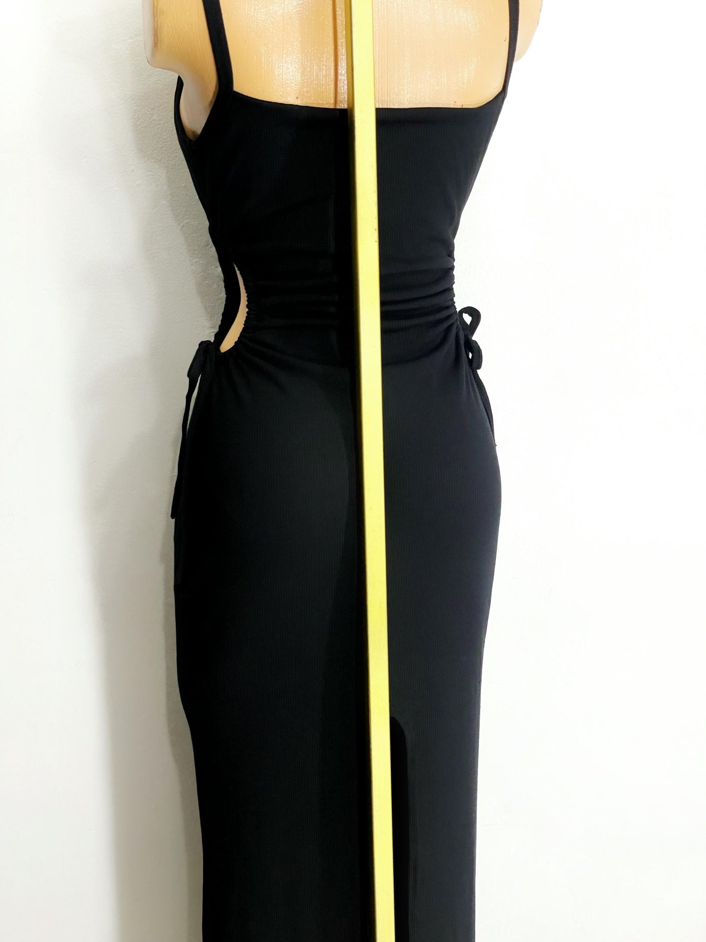 Vestido aberturas laterales beige negro