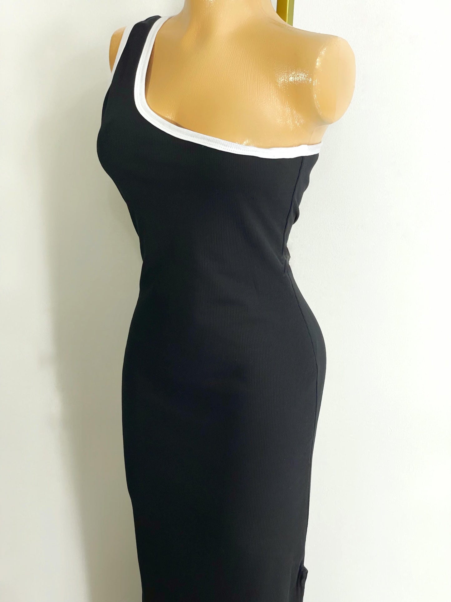 Vestido medio hombro negro-blanco