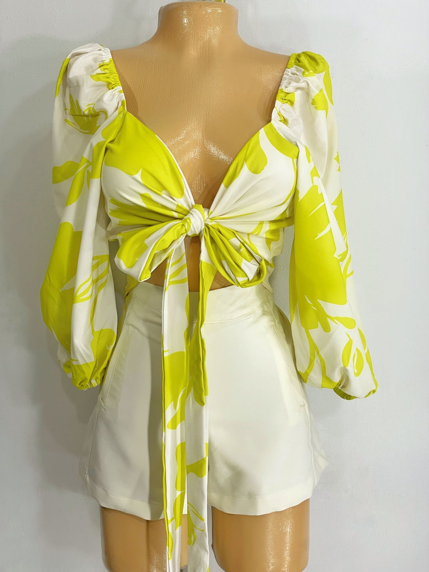 Blusa estampada fondo verde lima