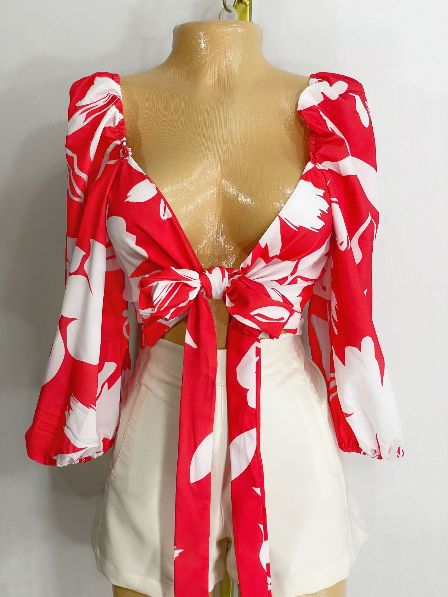 Blusa estampada fondo rojo