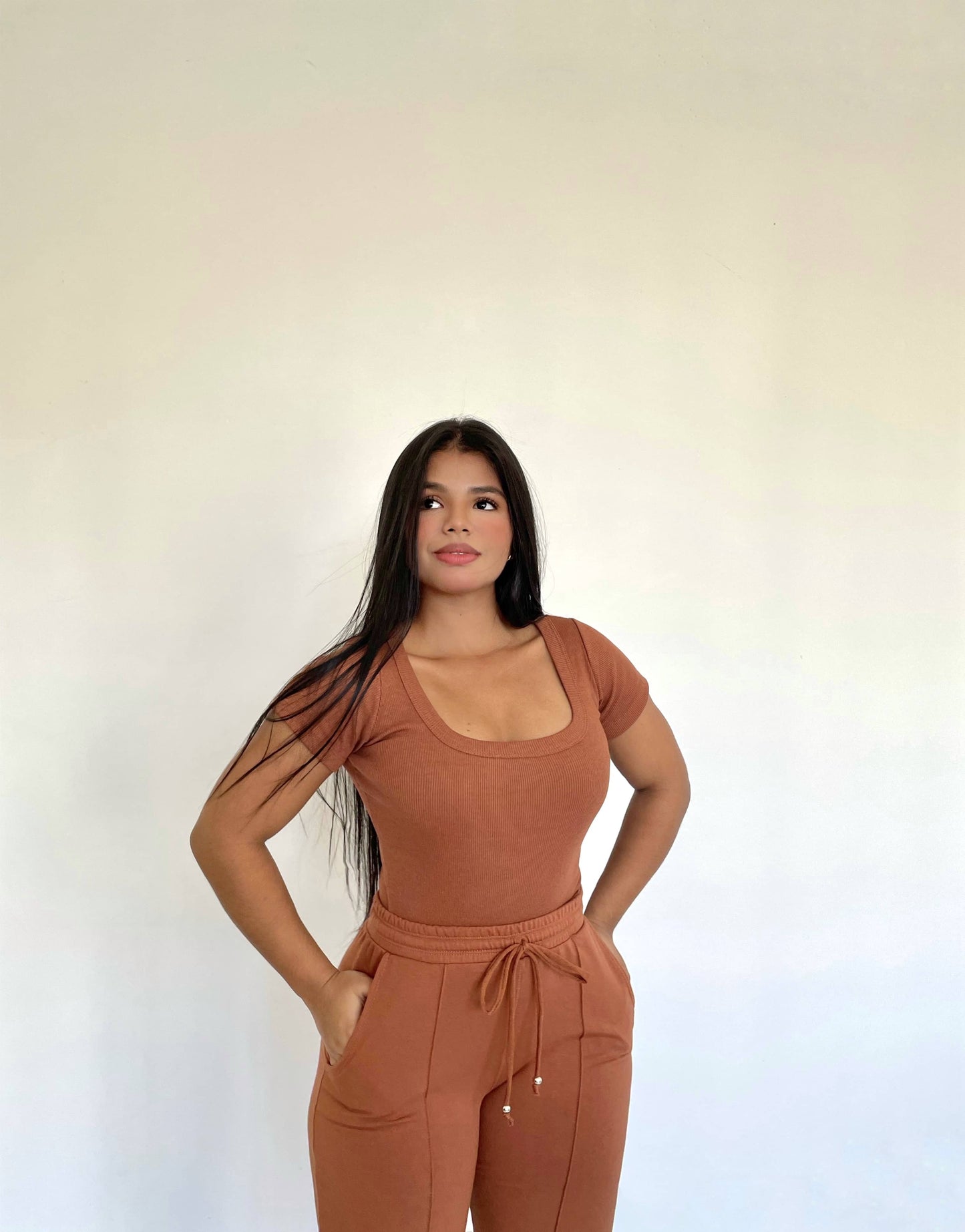 Pantalón bota campana terracota