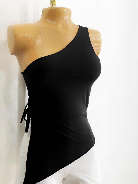 Blusa asimétrica negra