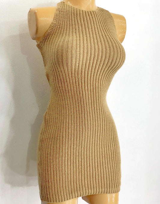 Vestido corto tejido nude