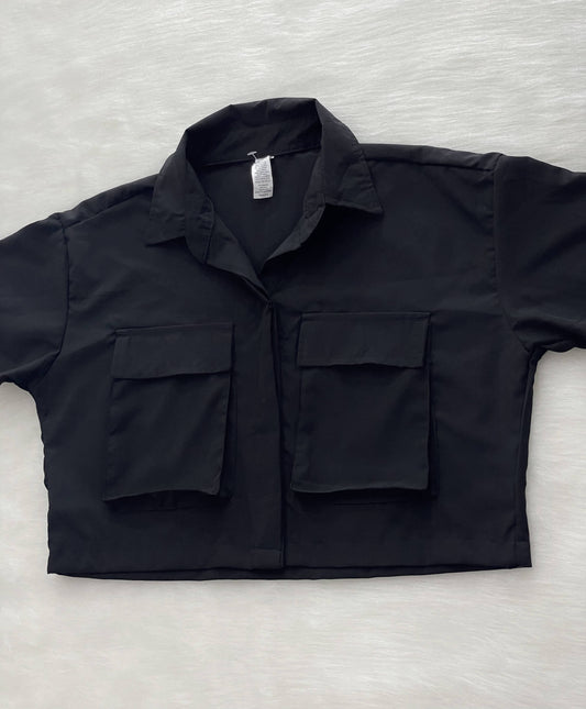 Camisa de bolsillos negra