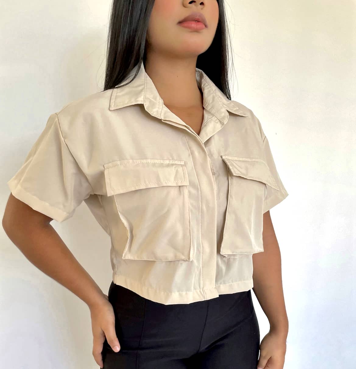 Camisa de bolsillos beige