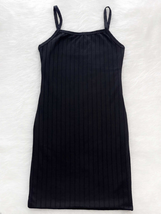 Vestido corto básico negro