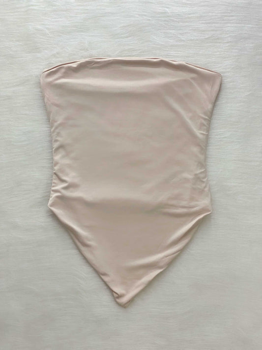 Blusa estilo strapless beige