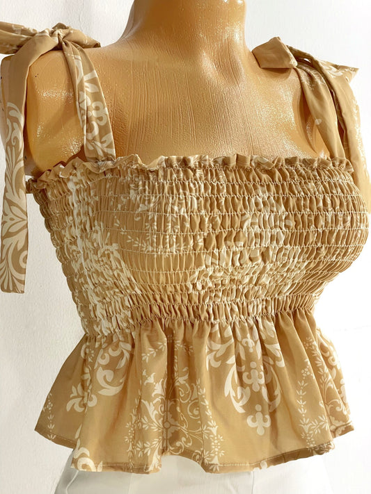 Blusa de boleros fondo beige