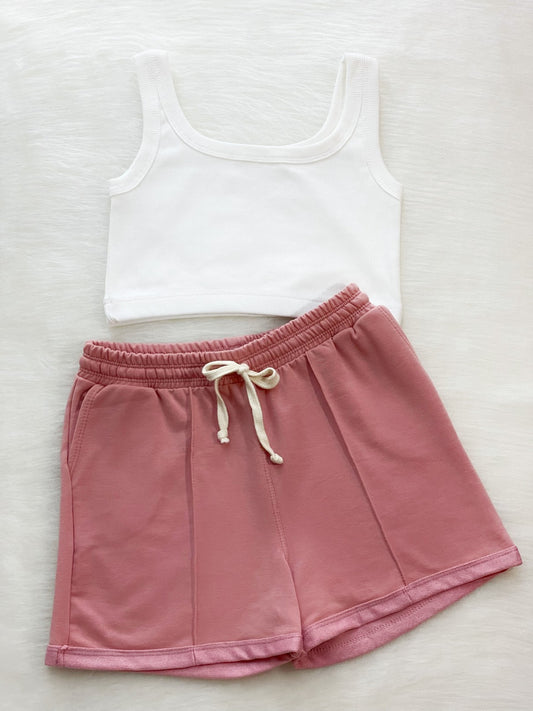 Set crop top + short blanco y guayaba