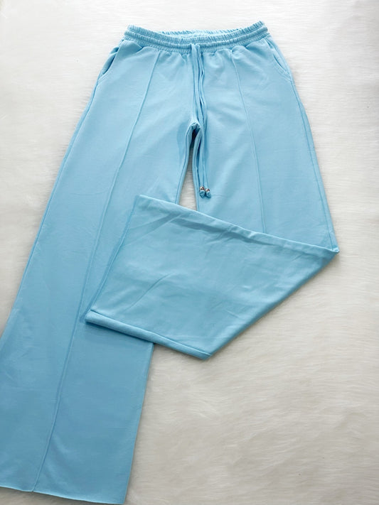 Pantalón bota campana azul cielo