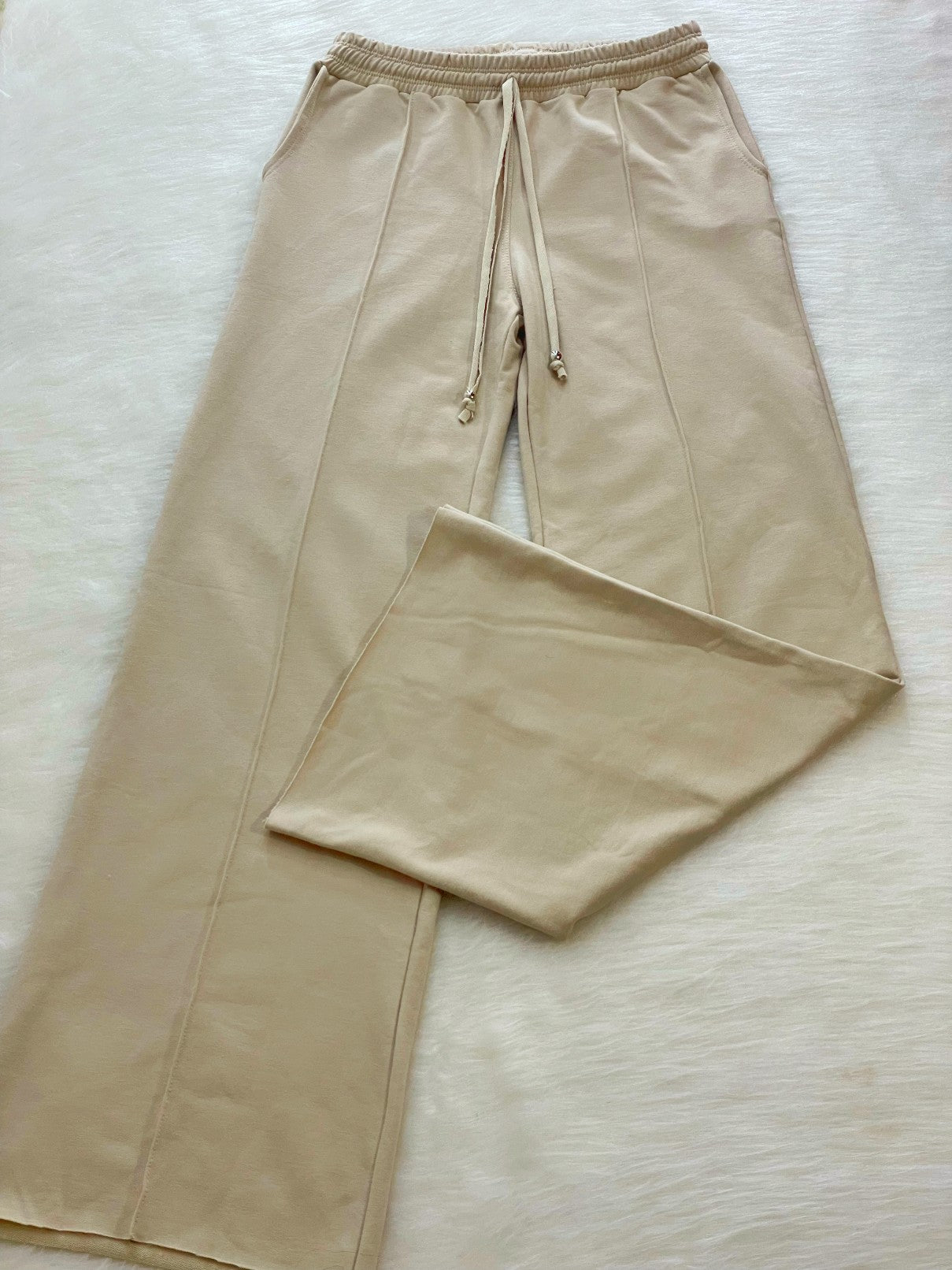 Pantalón bota campana beige