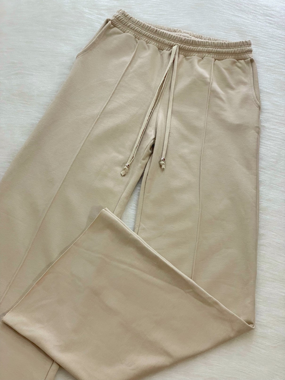 Pantalón bota campana beige