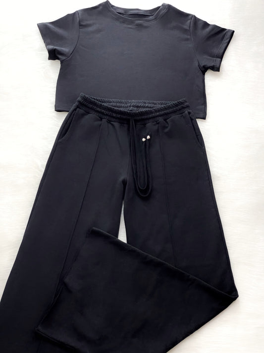 Set básica + pantalón bota ancha negro