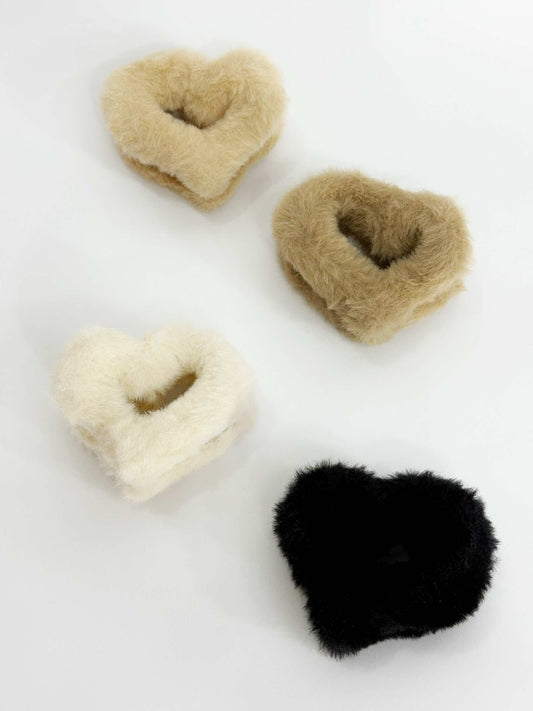 Pinza de cabello en forma corazon peluche