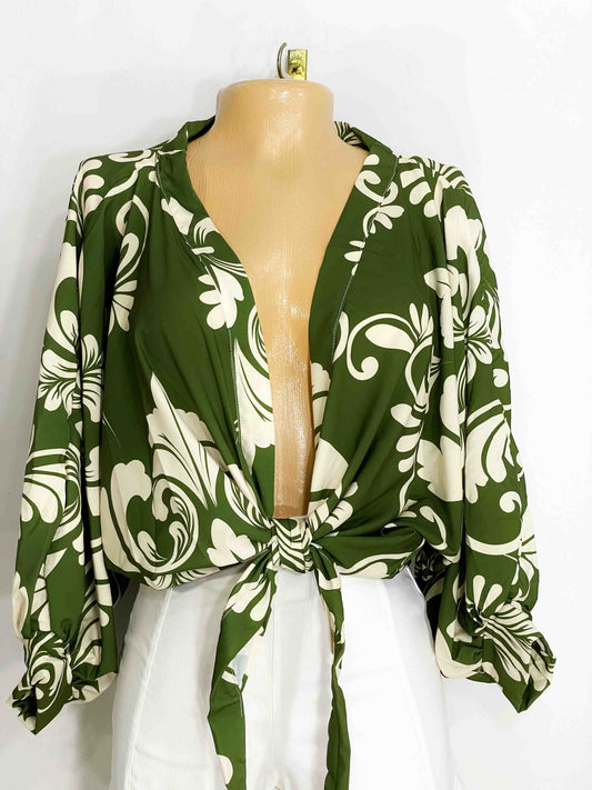 Blusa estampada fondo verde