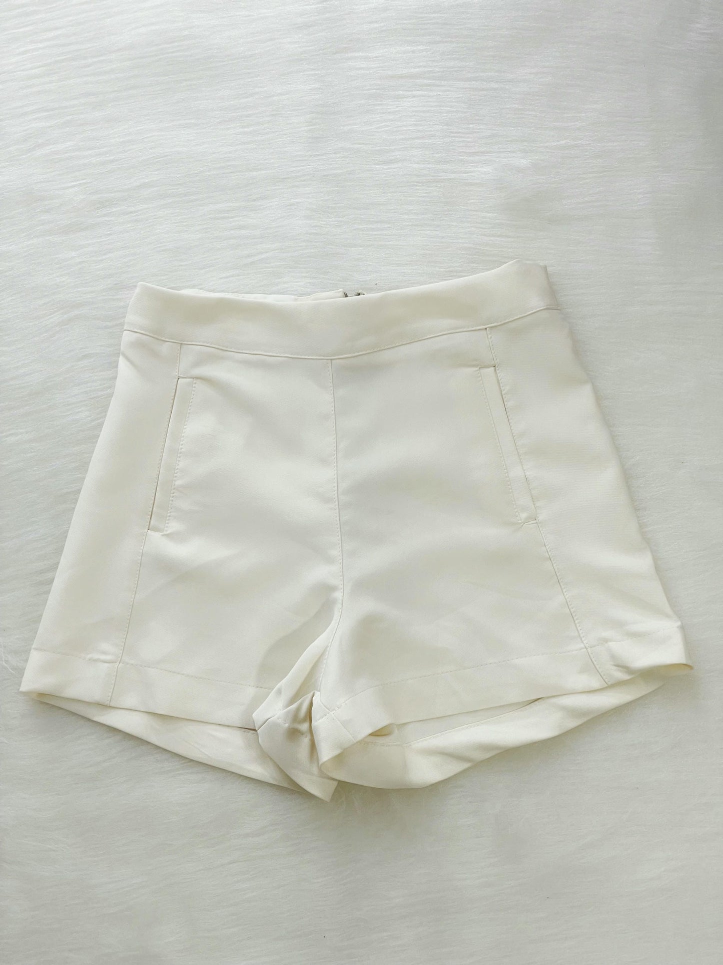 Short talle alto blanco hueso