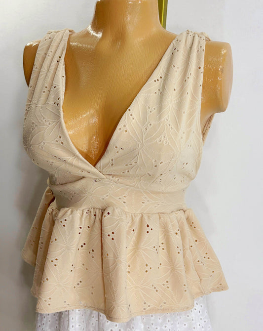 Blusa ojalillo beige