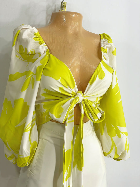 Blusa estampada fondo verde lima