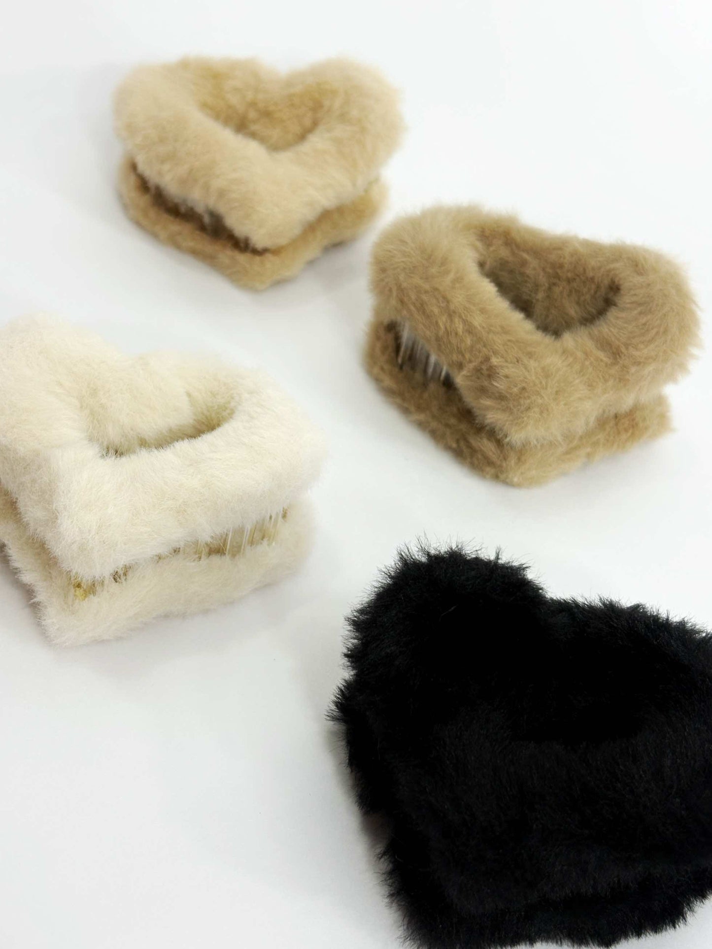 Pinza de cabello en forma corazon peluche