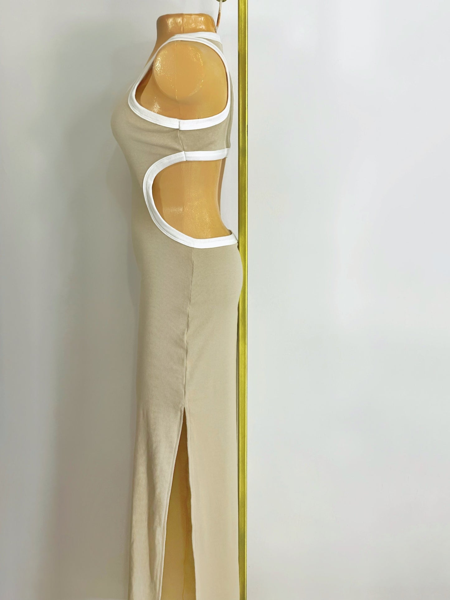 Vestido abertura espalda beige